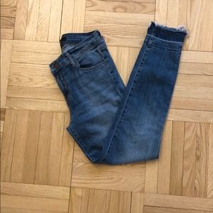 J Brand Skinny Mid rise capris